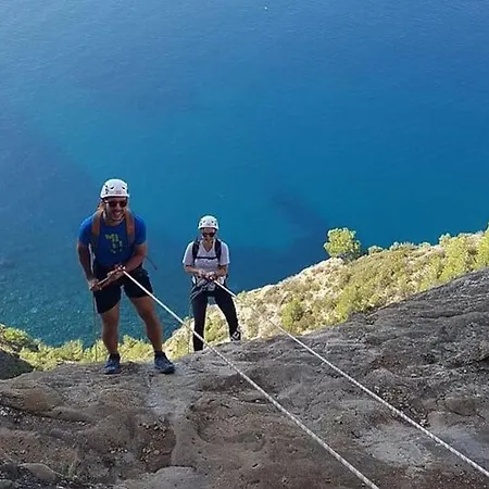 Moderne Vue Et Collines Aux Portes Des Calanques *
