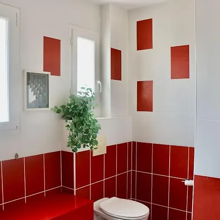 Moderne Vue Et Collines Aux Portes Des Calanques *