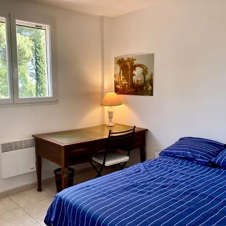 Moderne Vue Et Collines Aux Portes Des Calanques La Ciotat