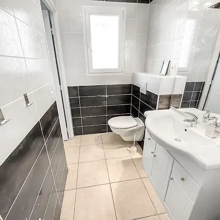 Moderne Vue Et Collines Aux Portes Des Calanques * La Ciotat