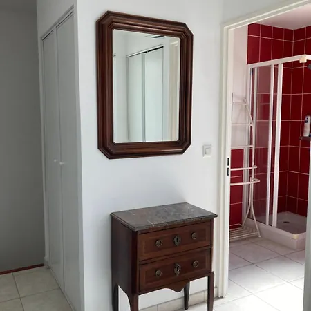 Moderne Vue Et Collines Aux Portes Des Calanques *