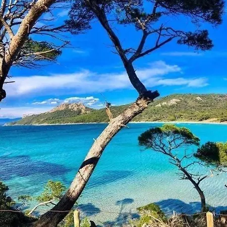 Moderne Vue Et Collines Aux Portes Des Calanques