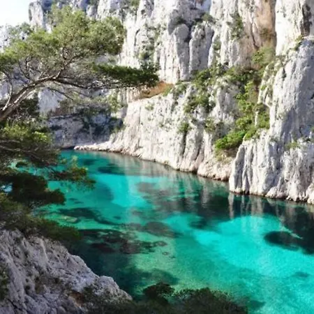 Moderne Vue Et Collines Aux Portes Des Calanques * La Ciotat