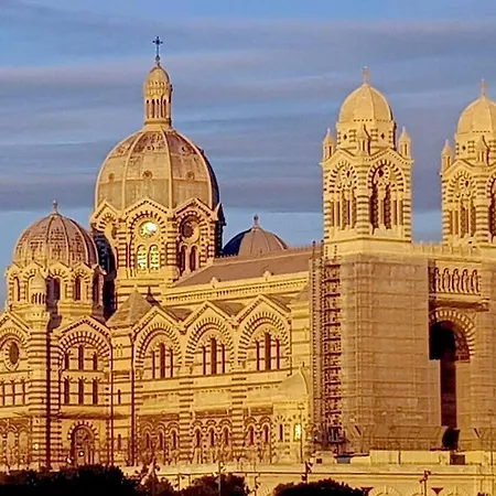 Moderne Vue Et Collines Aux Portes Des Calanques * La Ciotat