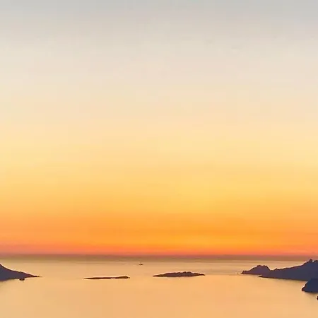 Moderne Vue Et Collines Aux Portes Des Calanques * La Ciotat